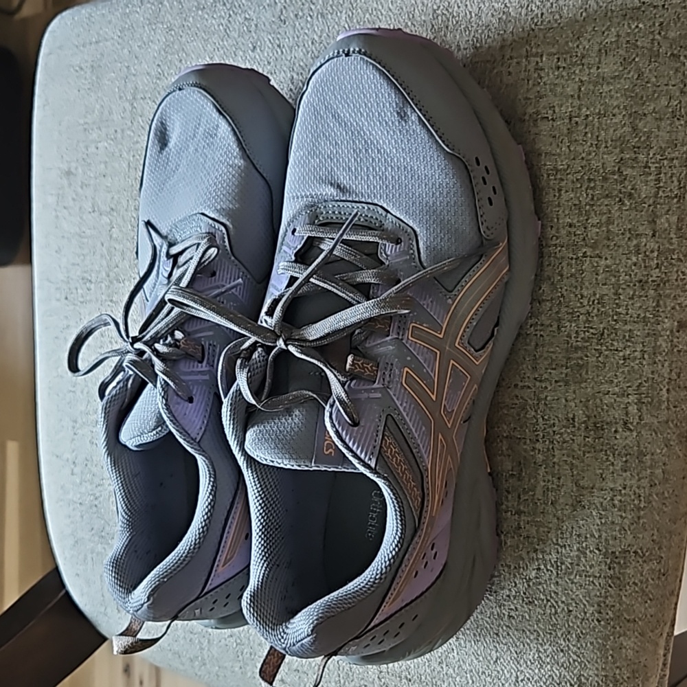 Asics tennis shoes